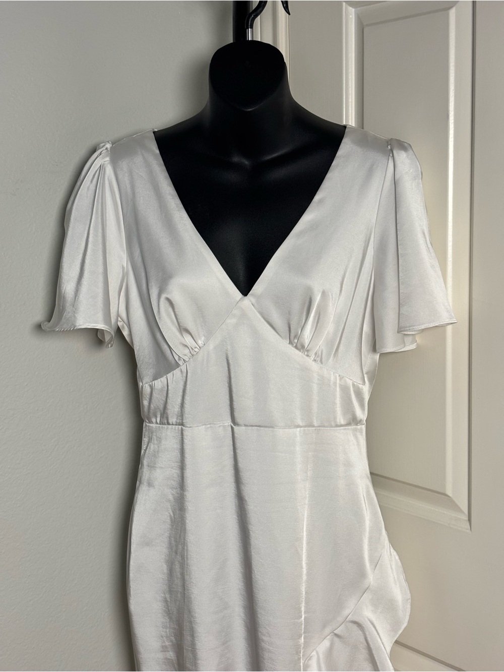 Eternal Bond White Satin Ruffled Flutter Sleeve - Picture 8 of 12